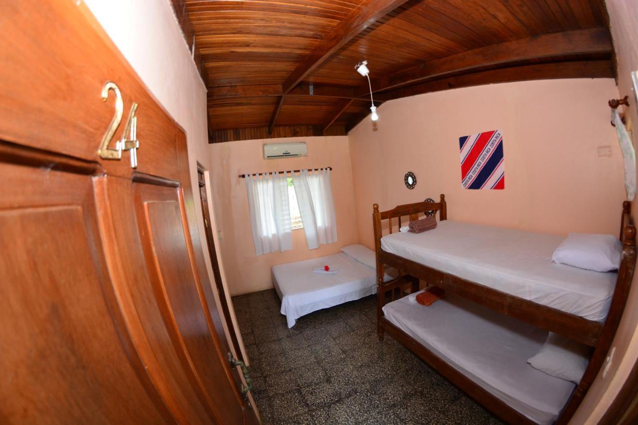 Tsunami Hostel تاماريندو المظهر الخارجي الصورة